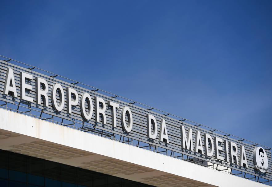 L&#39;aeroporto di Madeira, l&#39;unico dell&#39;isola  diventato oggi teatro della grande festa per il giocatore del Real Madrid. Afp
